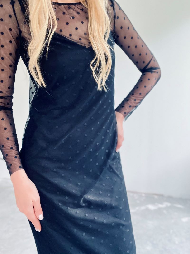 MELNA TILLA KLEITA