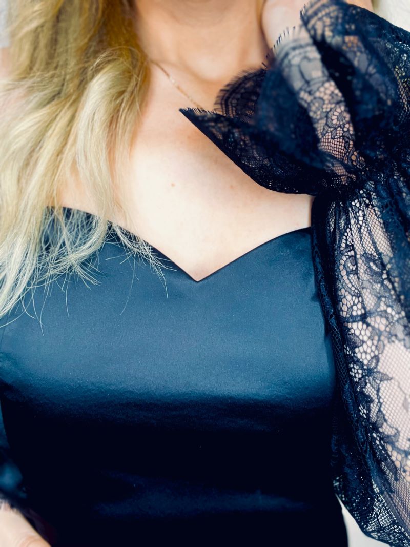 Black chunky dress for the holidays. With lace sleeves.