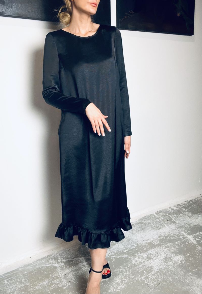 Satīna kleita ar volānu