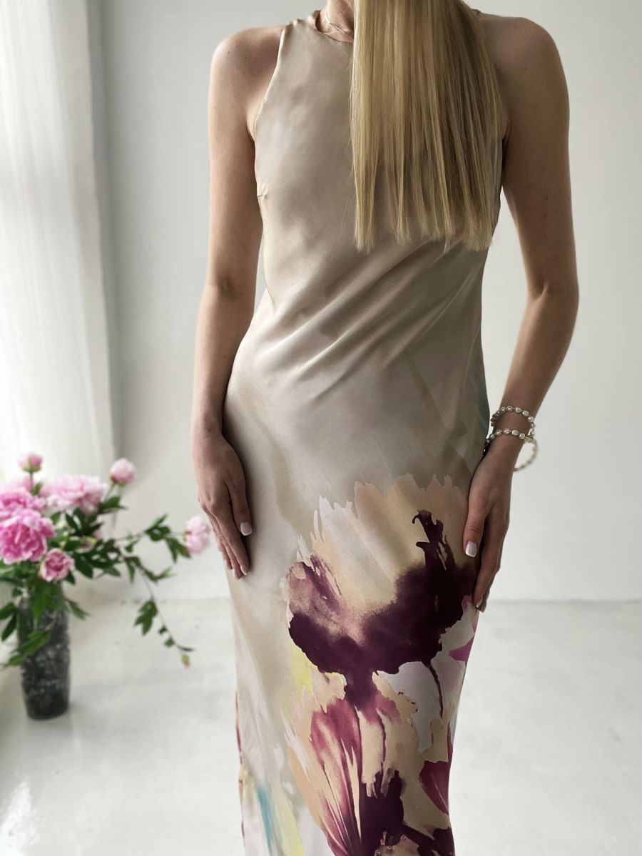 ELEGANTA KLEITA AR ZIEDU MOTĪVU