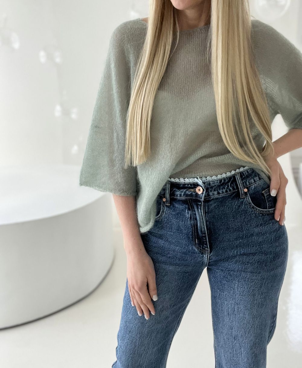 ZILI DŽINSI AR BALTU CAKU MALIŅU