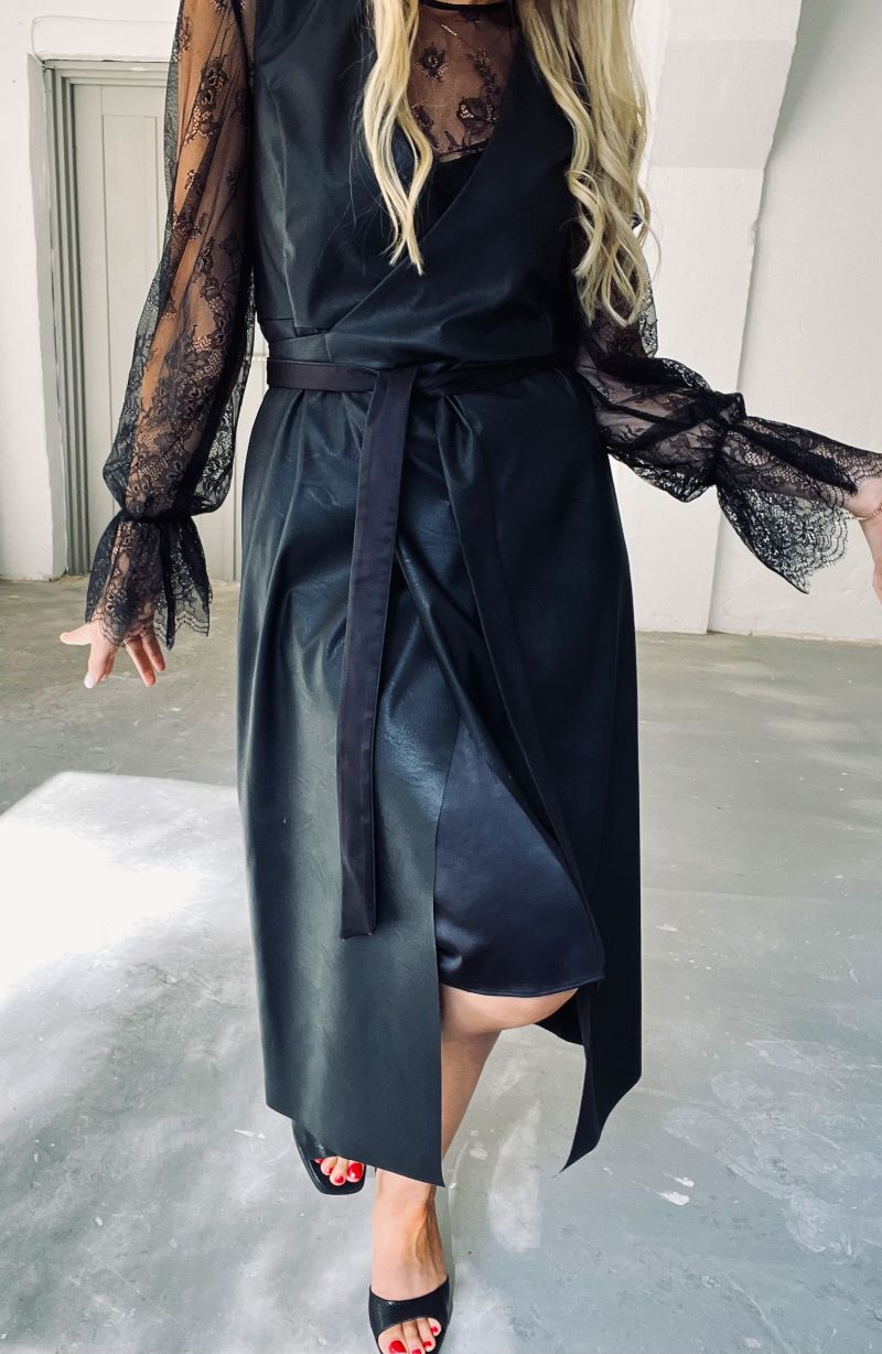 Black artificial leather dress / Robe