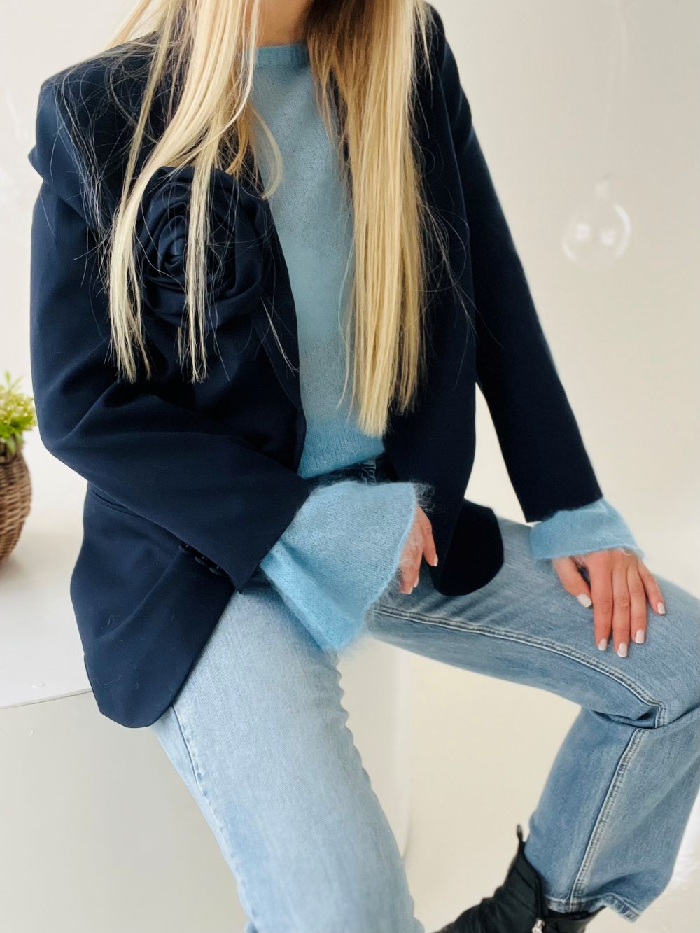 TUMŠI ZILA  , BRŪNA ŽAKETE AR ZIEDU