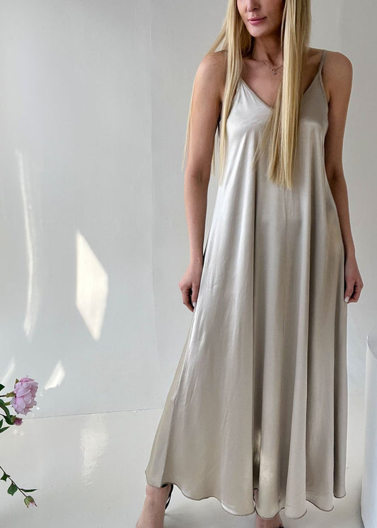 KLEITA UZ LENCĪTĒM SLĪPAJĀ DIEGĀ