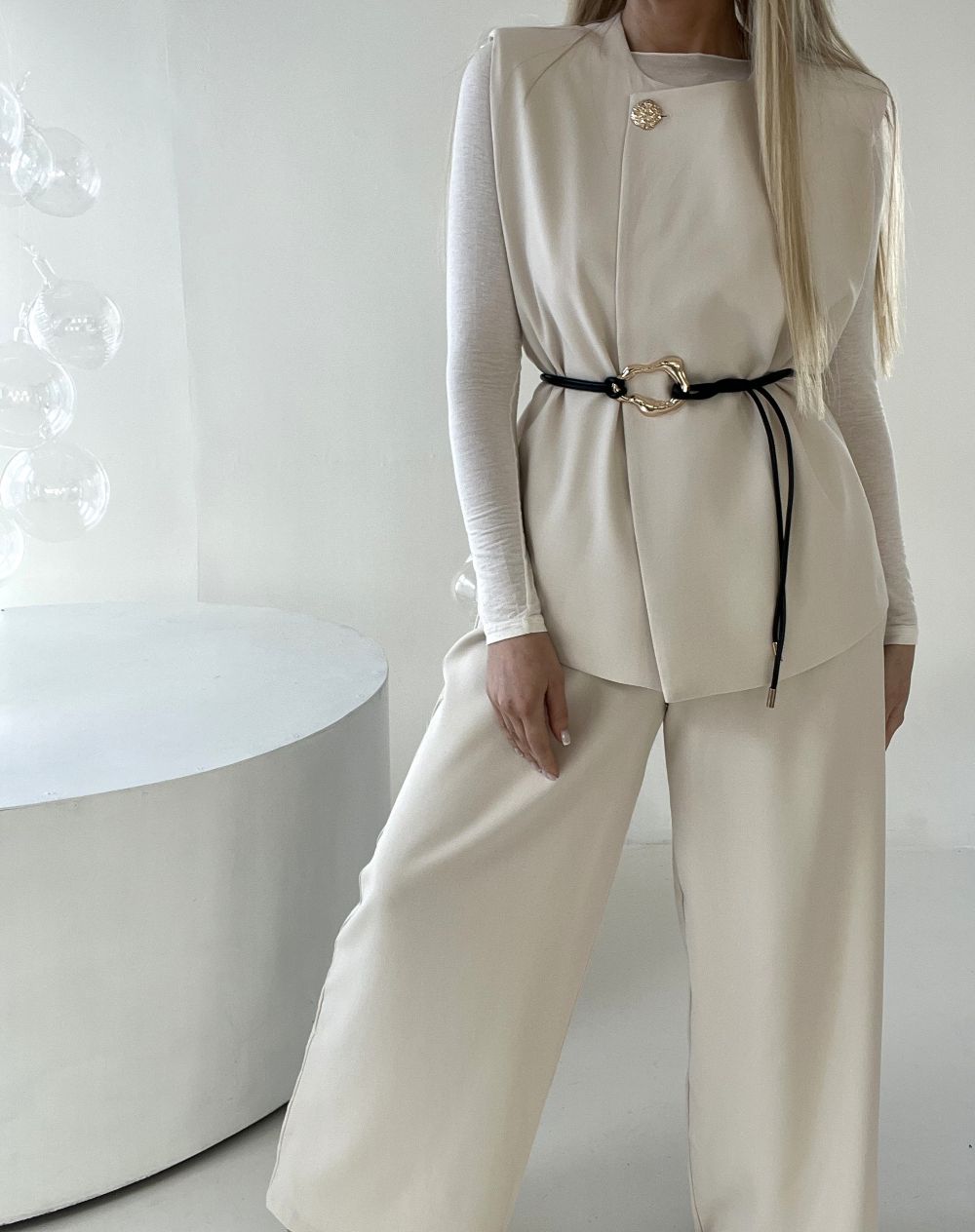 BIKSES PIENBALTĀ UN BRŪNĀ TONĪ