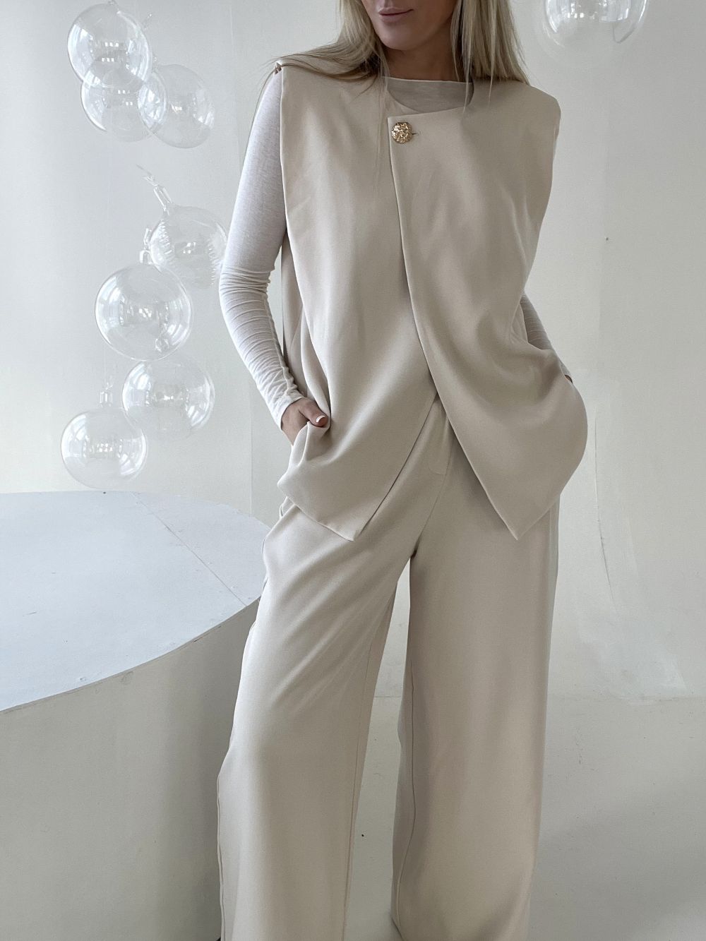 BIKSES PIENBALTĀ UN BRŪNĀ TONĪ