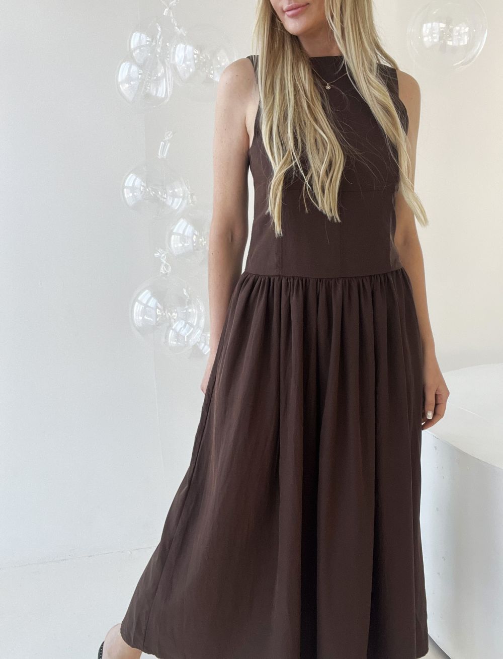 BRŪNA , BĒŠA KLEITA