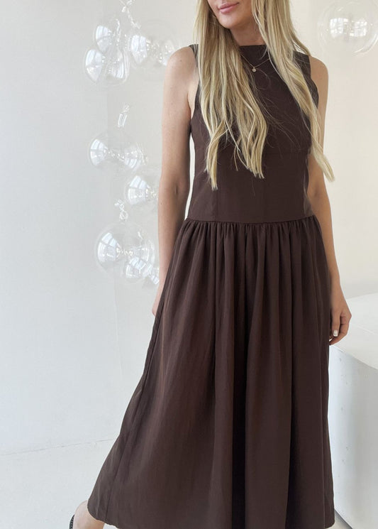 BRŪNA , BĒŠA KLEITA