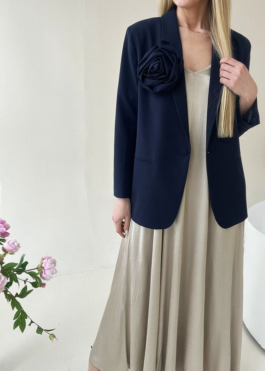 TUMŠI ZILA / BRŪNA ŽAKETE AR ZIEDU