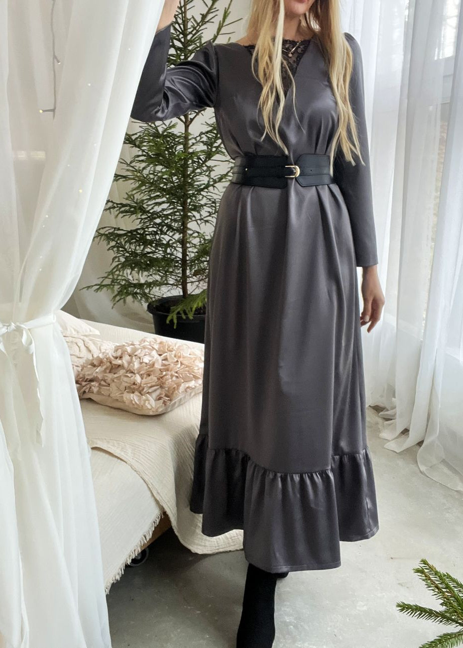 PELĒKA SATĪNA KLEITA AR VOLĀNU