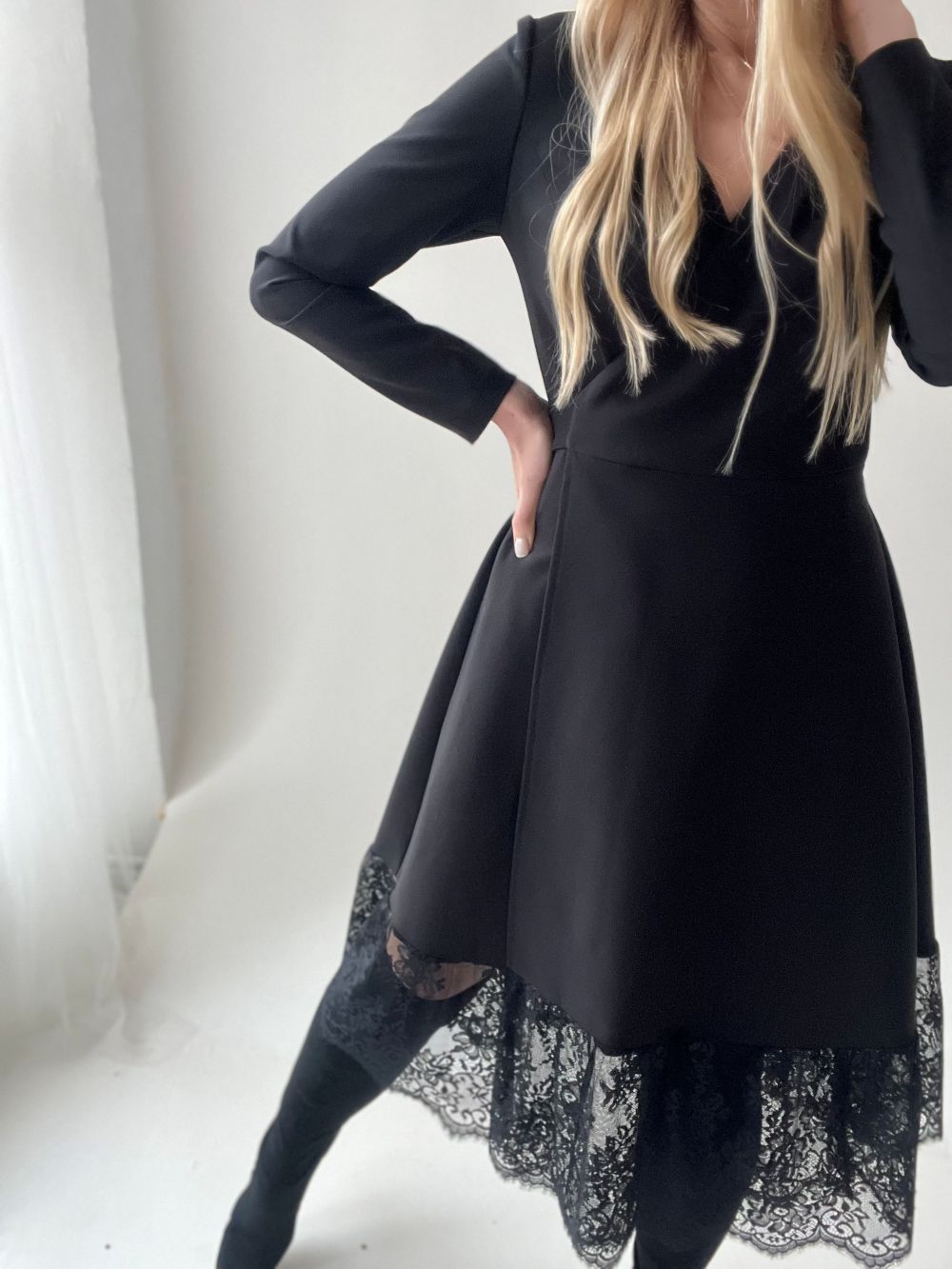 MELNA KLEITA AR MEŽĢĪNI