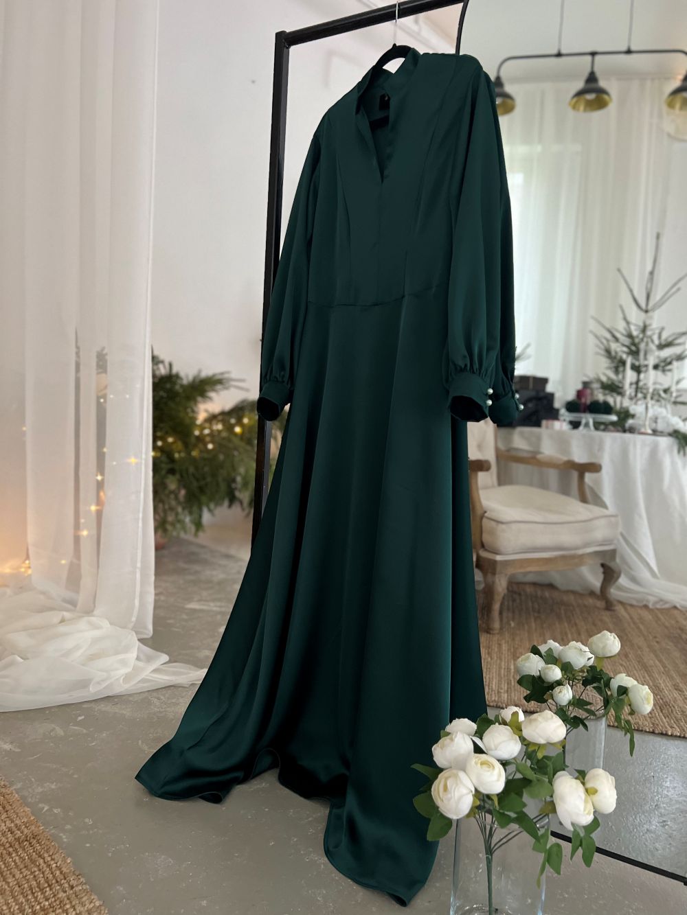 SATĪNA BALLES KLEITA DAŽĀDOS TOŅOS