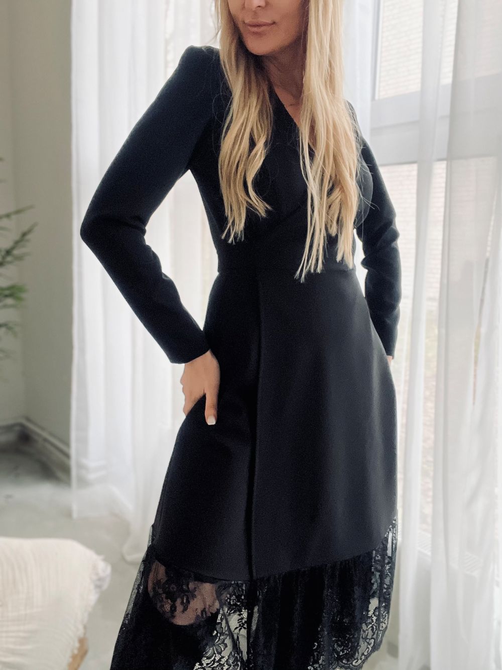 MELNA KLEITA AR MEŽĢĪNI