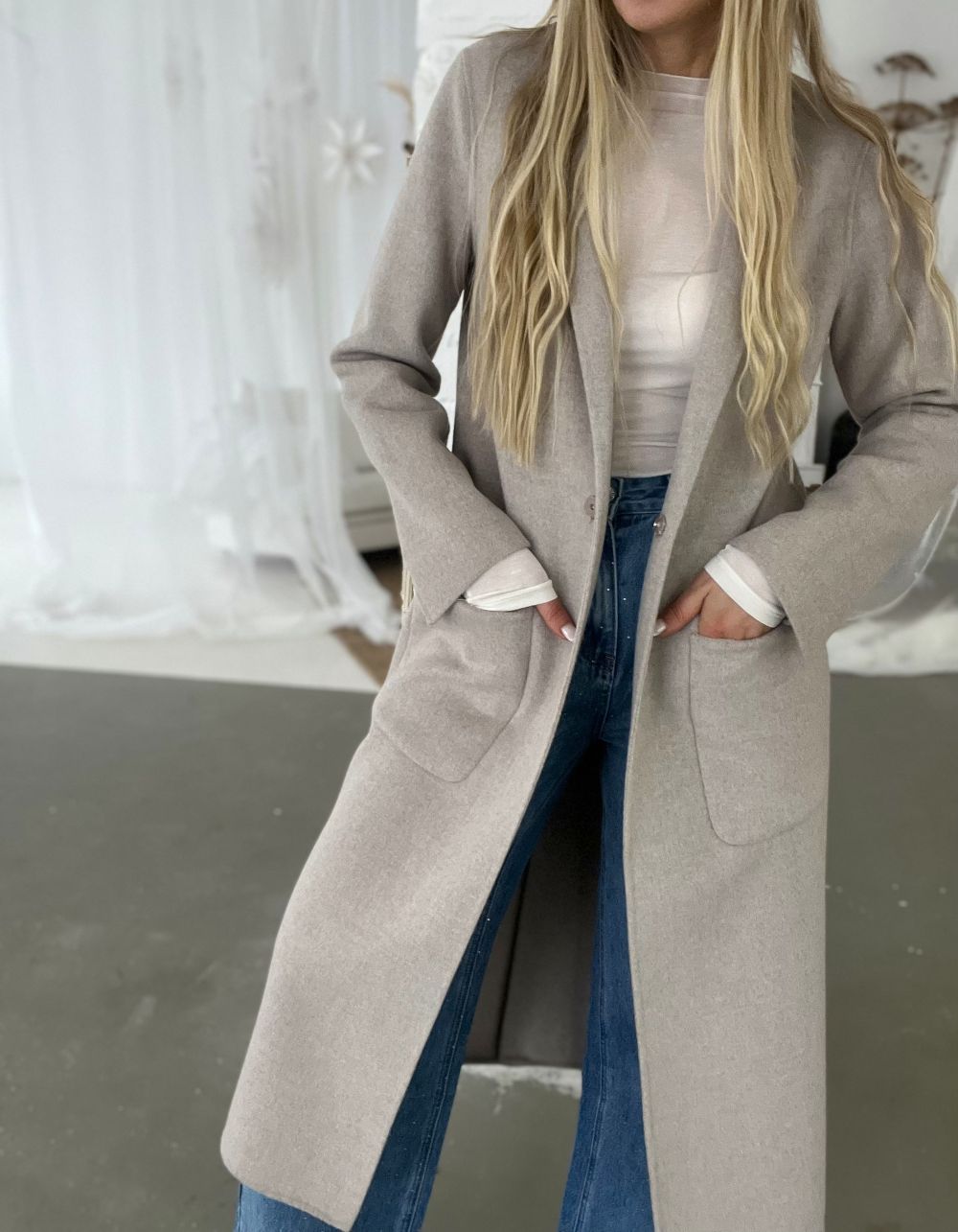 DŽINSI AR SPĪDĪGIEM AKMENTIŅIEM