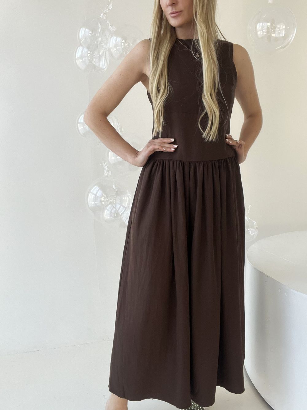 BRŪNA , BĒŠA KLEITA