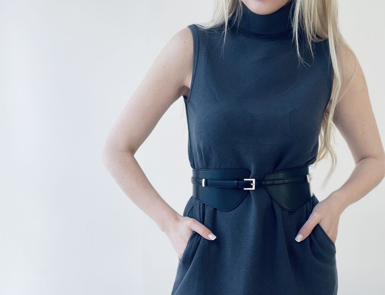 TUMŠI PELĒKA / MELNA SILTA KLEITA AR ODERI