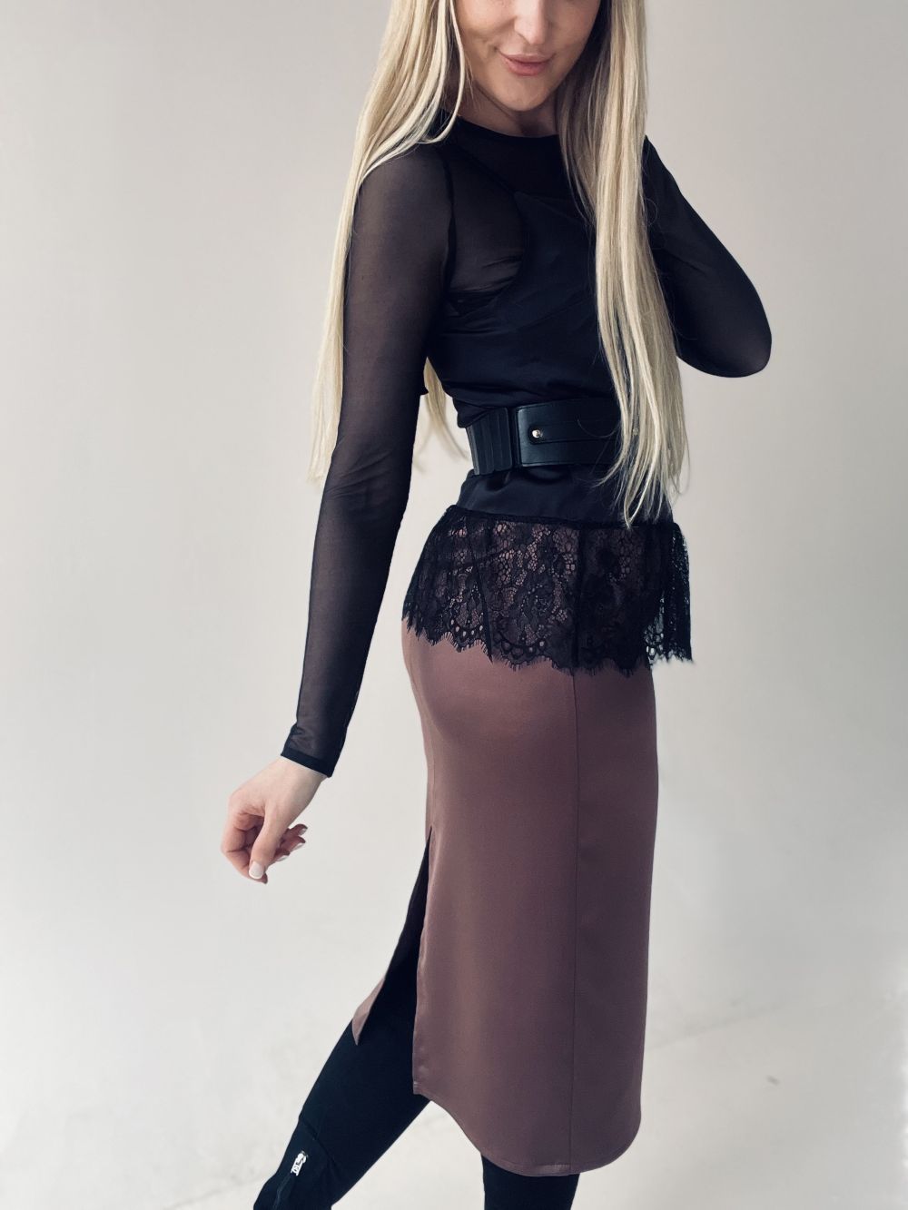 SVĀRKI AR GUMIJU VIDUKLĪ