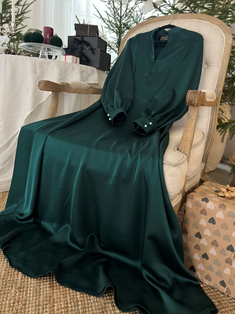 SATĪNA BALLES KLEITA DAŽĀDOS TOŅOS