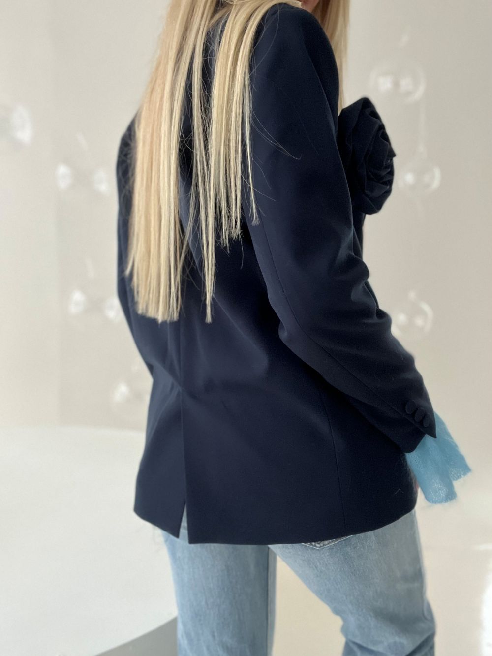 TUMŠI ZILA  , BRŪNA ŽAKETE AR ZIEDU