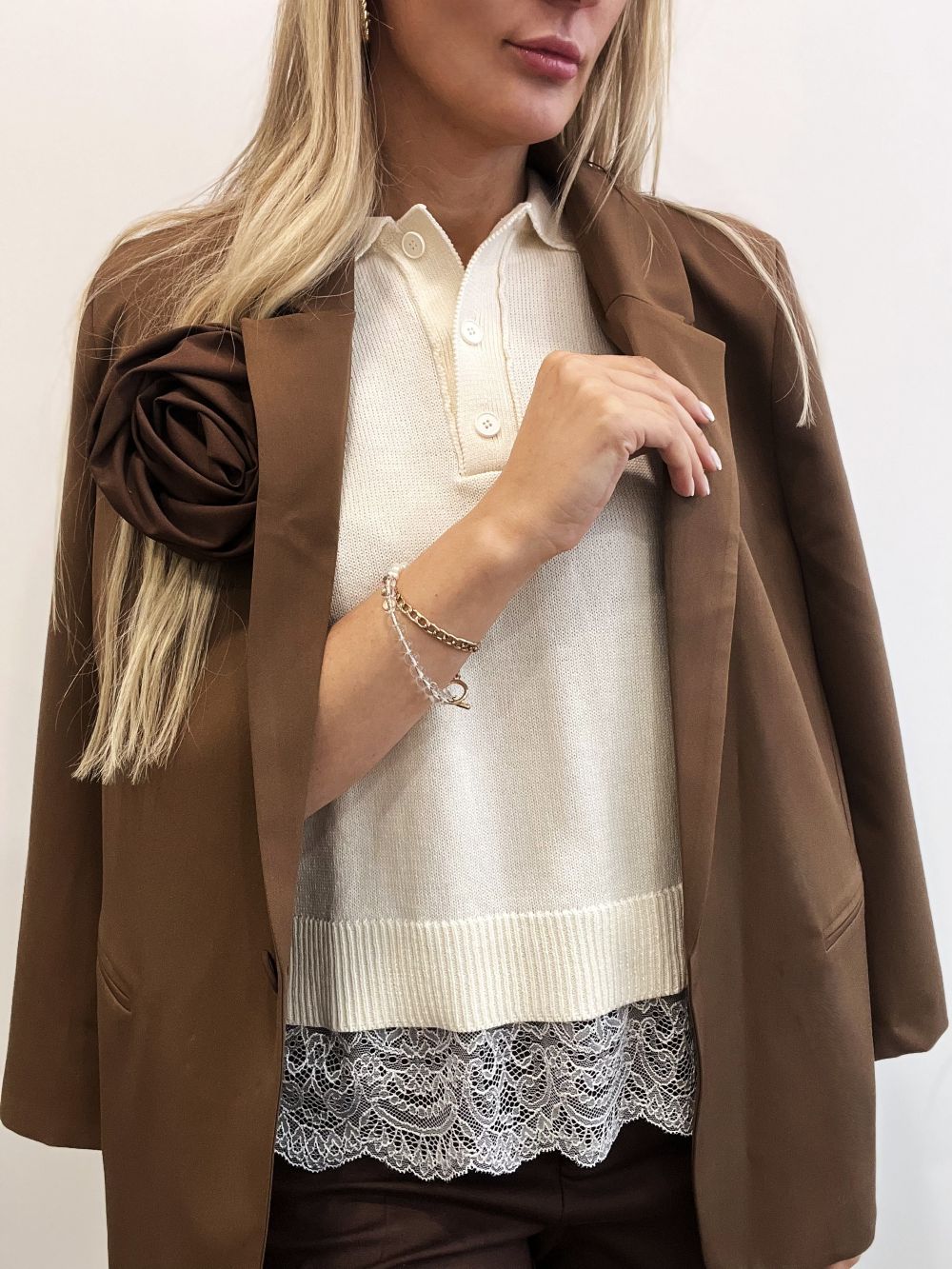 100% KOVILNAS KREKLIŅŠ BRŪNS UN PIENBALTS