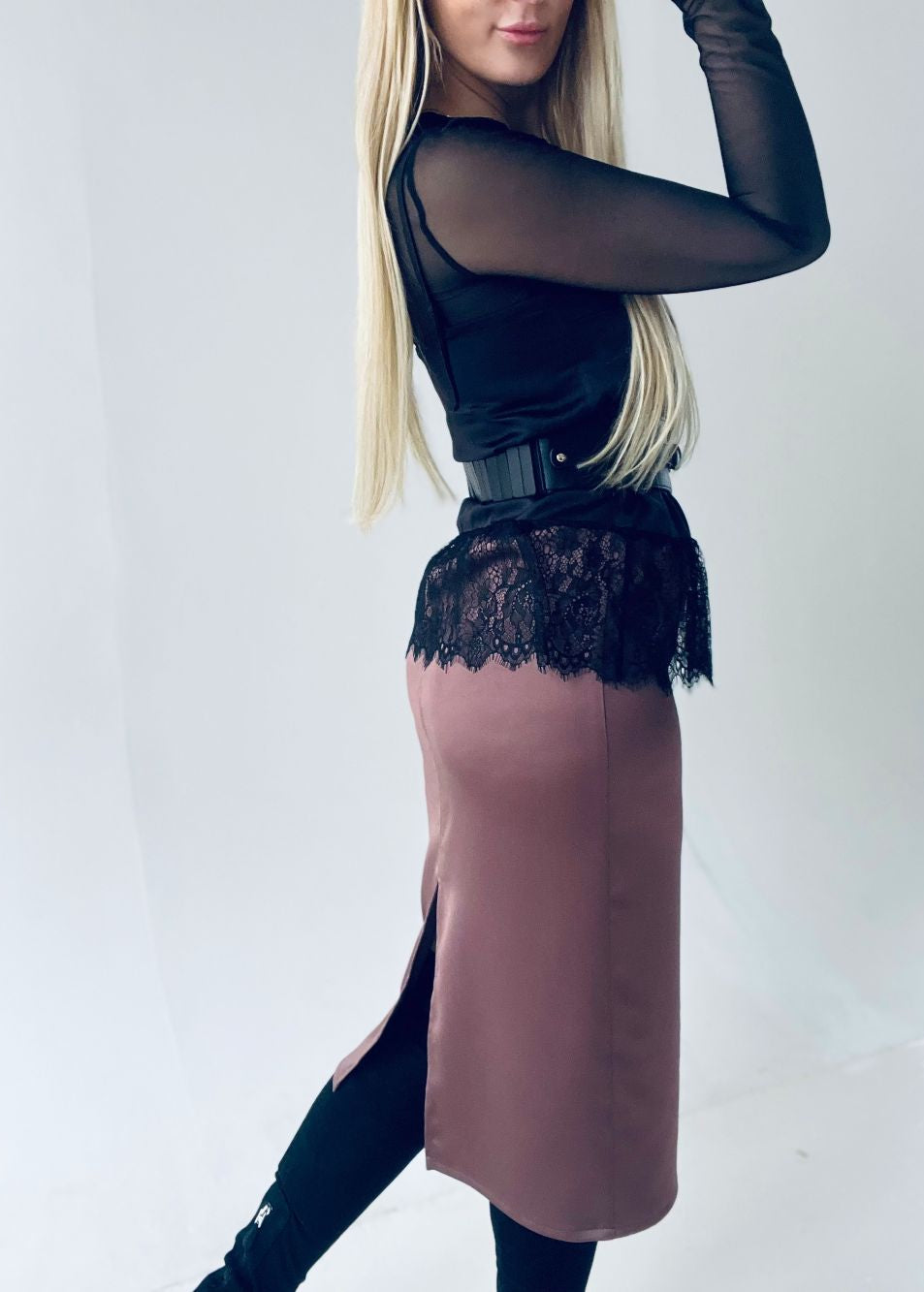 SVĀRKI AR GUMIJU VIDUKLĪ