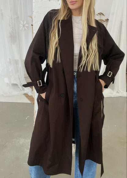 TUMŠI BRŪNS TRENCIS