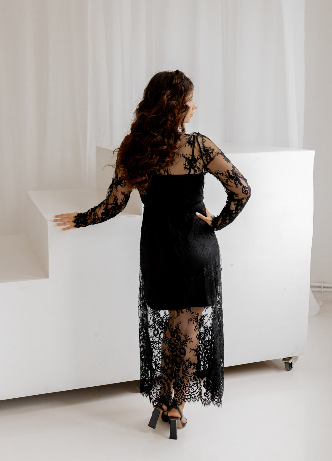 MELNA KLEITA-ROMANTIKA